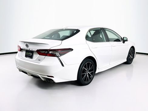 Used 2023 Toyota Camry SE image 9