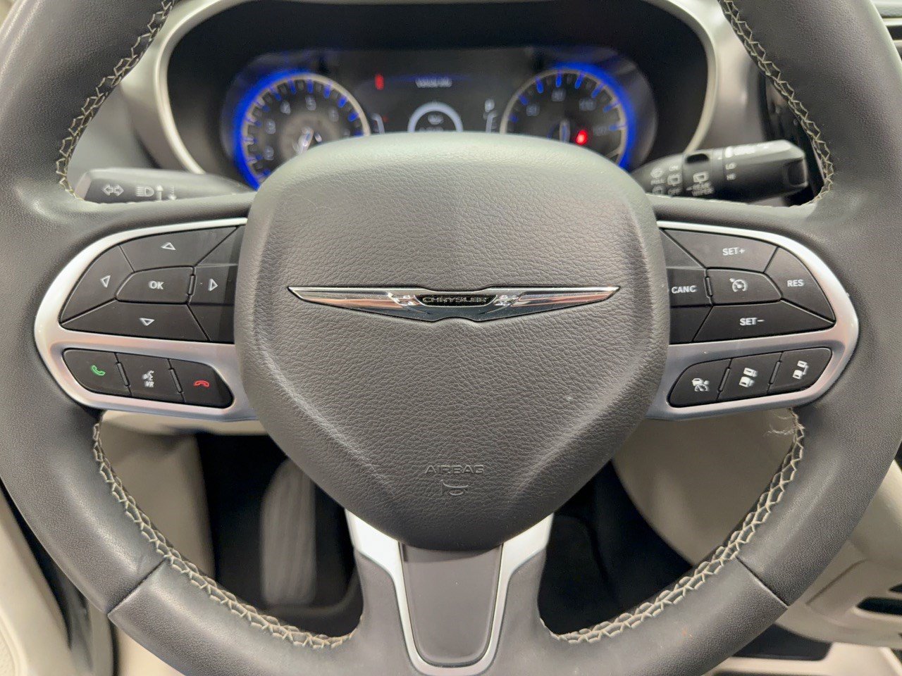 Used 2022 Chrysler Pacifica Touring-L FWD image 10