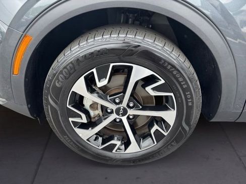 Certified 2023 Kia Sportage EX AWD/4WD image 9