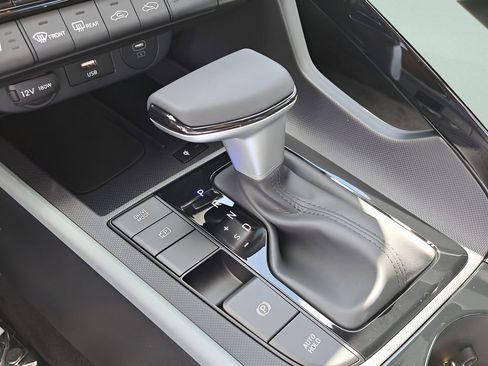 New 2026 Hyundai Elantra Limited FWD image 24