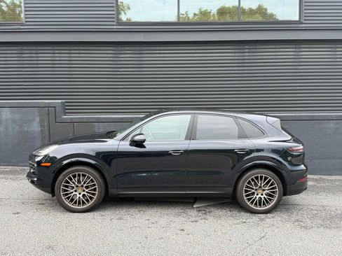 Certified 2023 Porsche Cayenne Platinum Edition AWD/4WD image 2