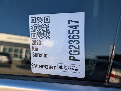 Used 2023 Kia Sorento LX image 28