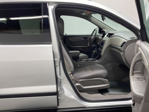 Used 2014 Chevrolet Traverse LS FWD image 19