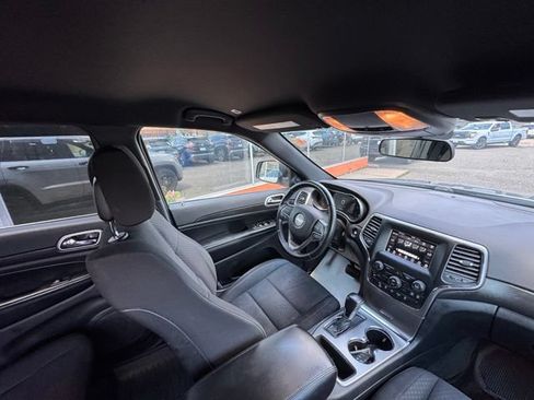 Used 2018 Jeep Grand Cherokee Laredo AWD/4WD image 24