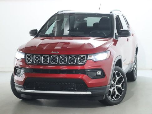 Used 2025 Jeep Compass Limited AWD/4WD image 3