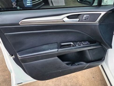 Used 2019 Ford Fusion SEL image 26