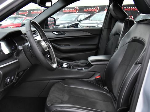 Used 2024 Jeep Grand Cherokee L Laredo AWD/4WD image 18