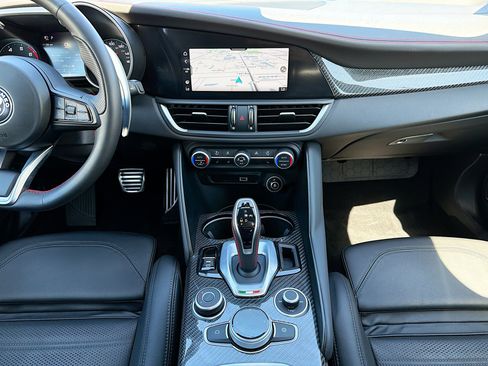 Used 2023 Alfa Romeo Giulia Estrema image 18