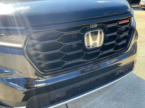 Used 2025 Honda Pilot TrailSport image 31
