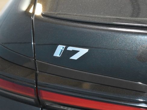 Certified 2024 BMW i7 xDrive60 image 21