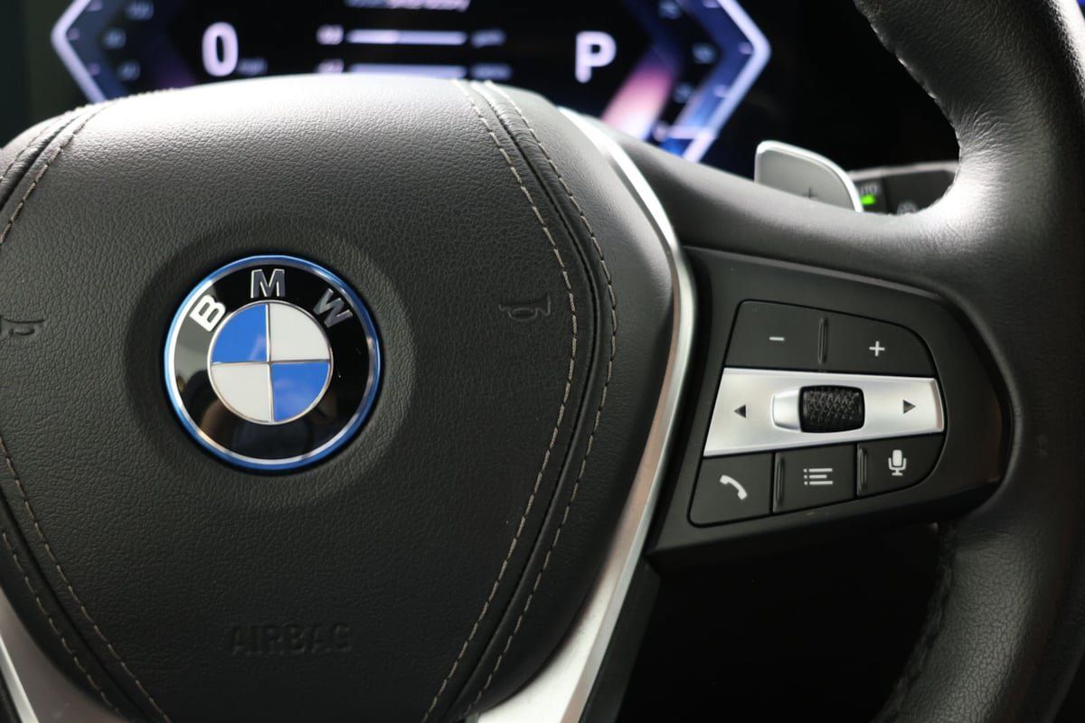 Used 2025 BMW X5 xDrive50e AWD/4WD image 30