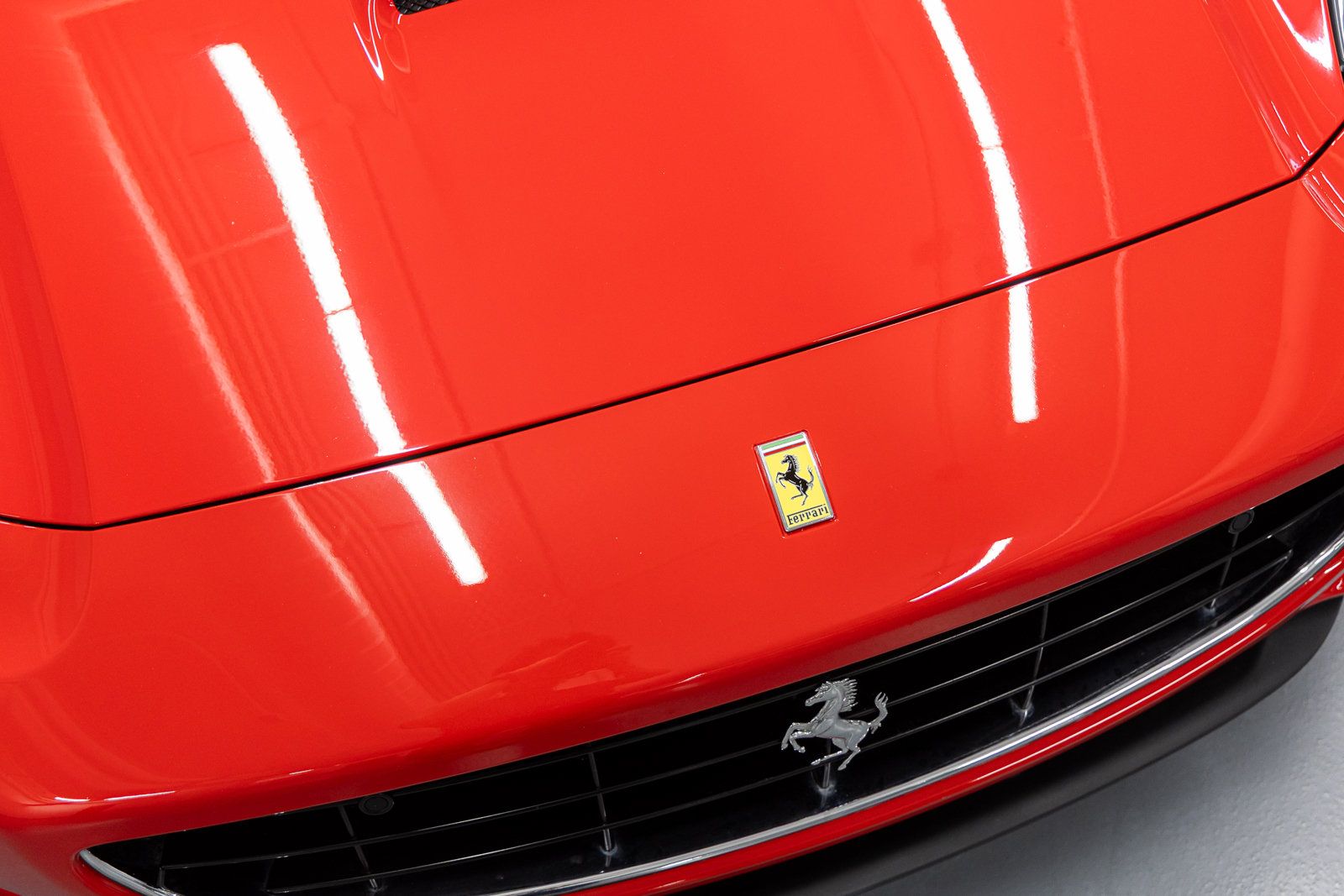 Used 2011 Ferrari California RWD image 13