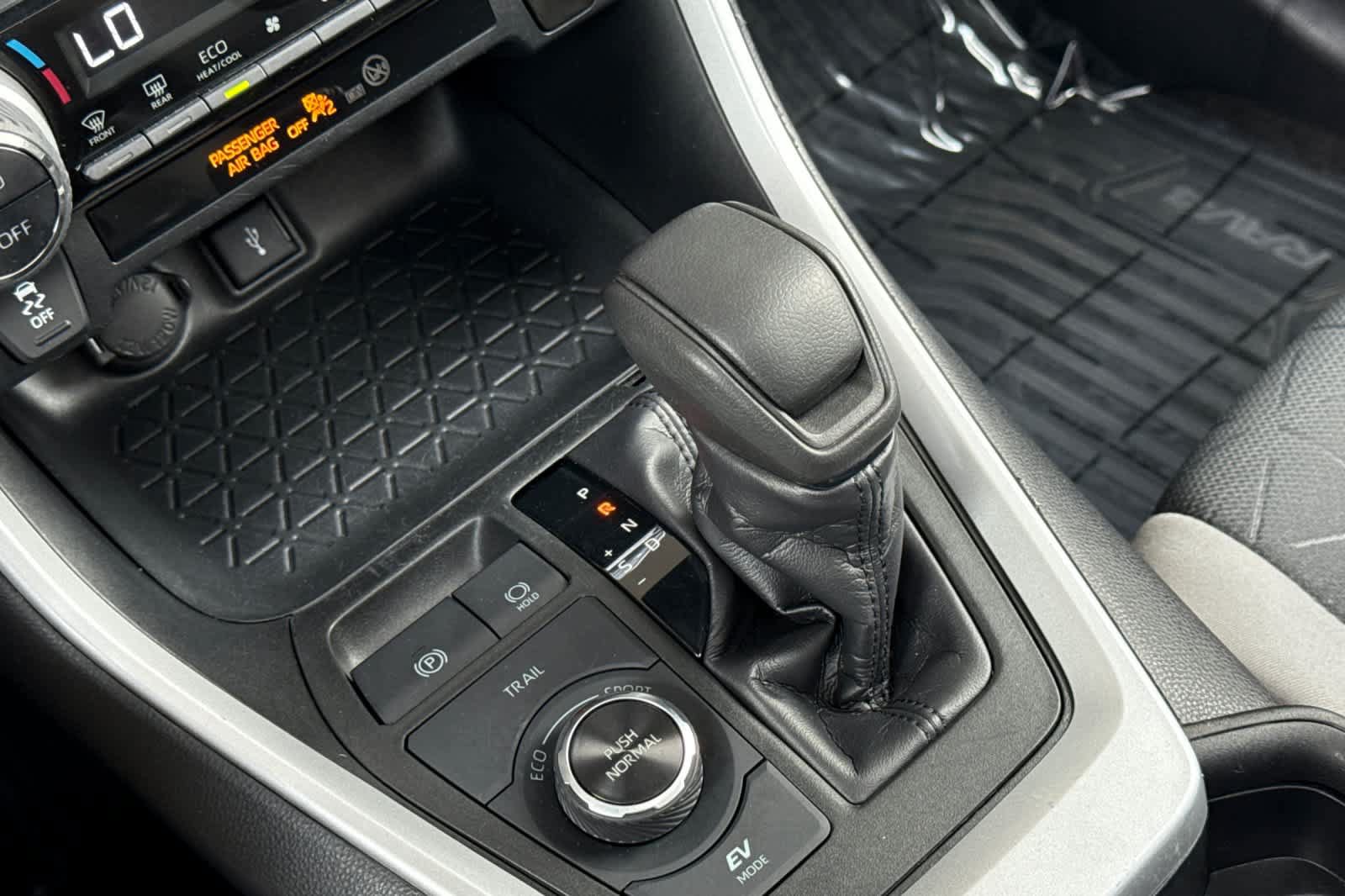 Used 2020 Toyota RAV4 XLE w/ Convenience Package AWD/4WD image 22