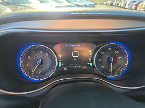 New 2026 Chrysler Pacifica Limited w/ Uconnect Theater Family Group image 9