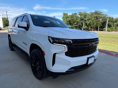 Used 2023 Chevrolet Suburban RST w/ Luxury Package AWD/4WD image 7