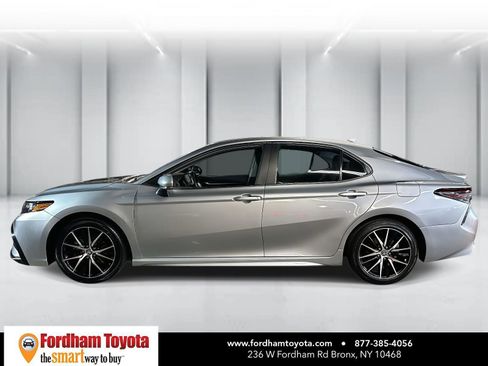Used 2023 Toyota Camry SE image 7