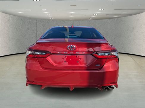 Used 2021 Toyota Camry SE image 4