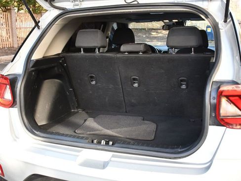 Used 2022 Hyundai Venue SEL w/ Cargo Package image 7