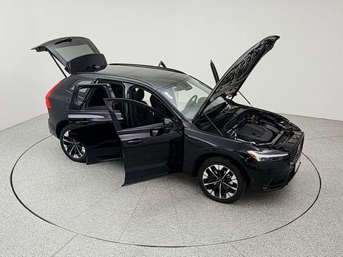 New 2026 Volvo XC60 B5 Ultra w/ Climate Package image 11