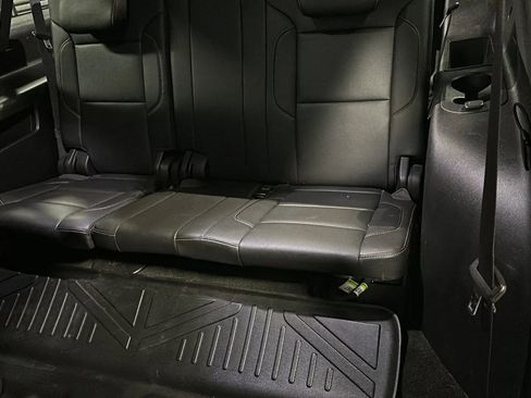 Used 2017 Chevrolet Suburban LT image 14