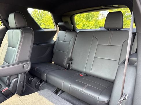 Used 2023 Chevrolet Traverse RS w/ LPO, Floor Liner Package AWD/4WD image 9