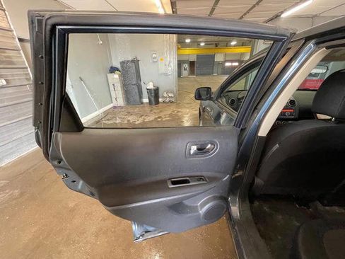 Used 2013 Nissan Rogue S image 25