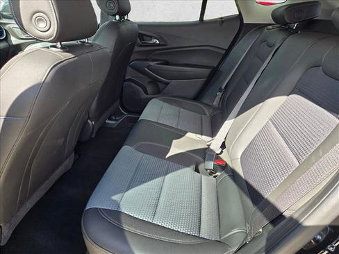 Used 2025 Chevrolet Trax LT w/ LT Convenience Package image 16