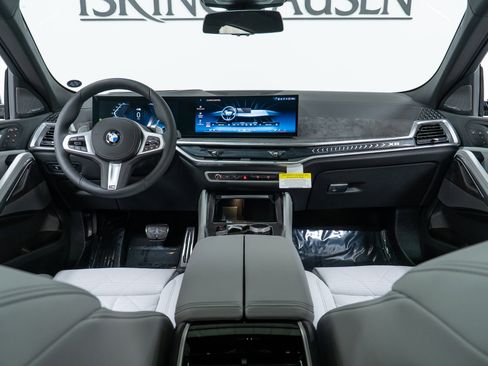 New 2026 BMW X6 xDrive40i w/ Climate Comfort Package image 15