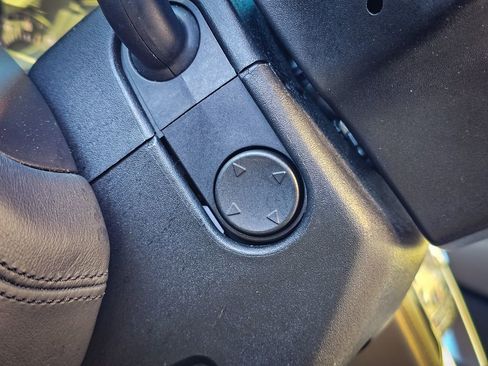 Used 2017 Ford Explorer Platinum image 18