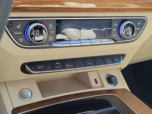 Certified 2024 Audi Q5 e Premium Plus image 27