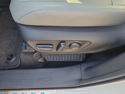 Certified 2026 Toyota Sienna XLE FWD image 26