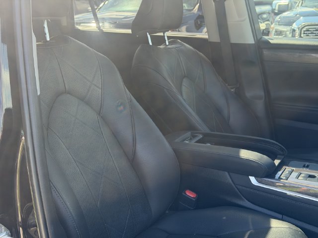Used 2020 Toyota Highlander Platinum FWD image 19