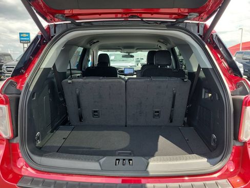 Certified 2023 Ford Explorer XLT w/ Equipment Group 202A AWD/4WD image 10