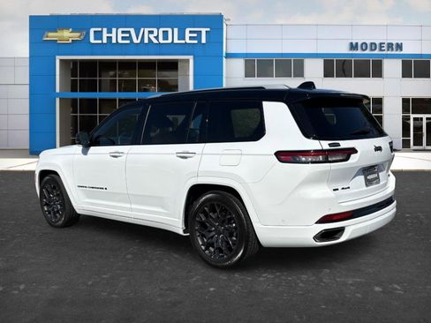 Used 2023 Jeep Grand Cherokee L Summit w/ High Altitude Package AWD/4WD image 3