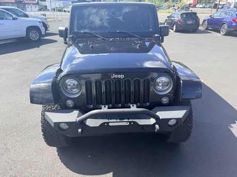 Used 2018 Jeep Wrangler Unlimited Sahara AWD/4WD image 9