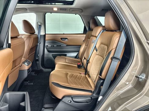 Used 2025 Nissan Pathfinder Platinum w/ Cargo Package FWD image 25