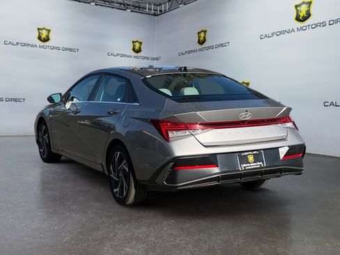 Used 2025 Hyundai Elantra Limited image 3