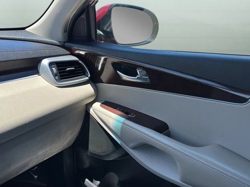 Used 2017 Kia Sorento FWD image 18