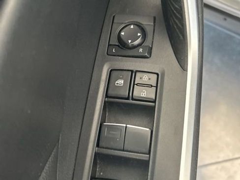 Used 2021 Toyota RAV4 XLE Premium AWD/4WD image 9