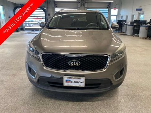 Used 2017 Kia Sorento AWD w/ LX Convenience Package image 2