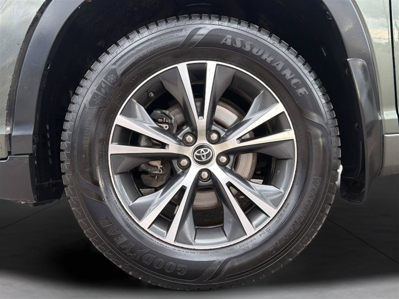 Used 2017 Toyota Highlander LE AWD/4WD image 31