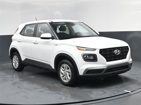 New 2025 Hyundai Venue SE image 8