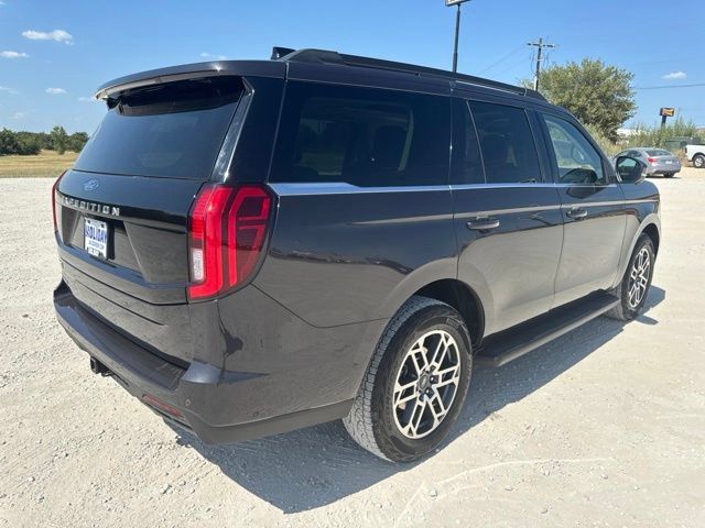 Used 2025 Ford Expedition Active AWD/4WD image 7