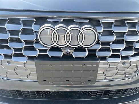 Certified 2025 Audi Q5 Premium w/ Convenience Package AWD/4WD image 9