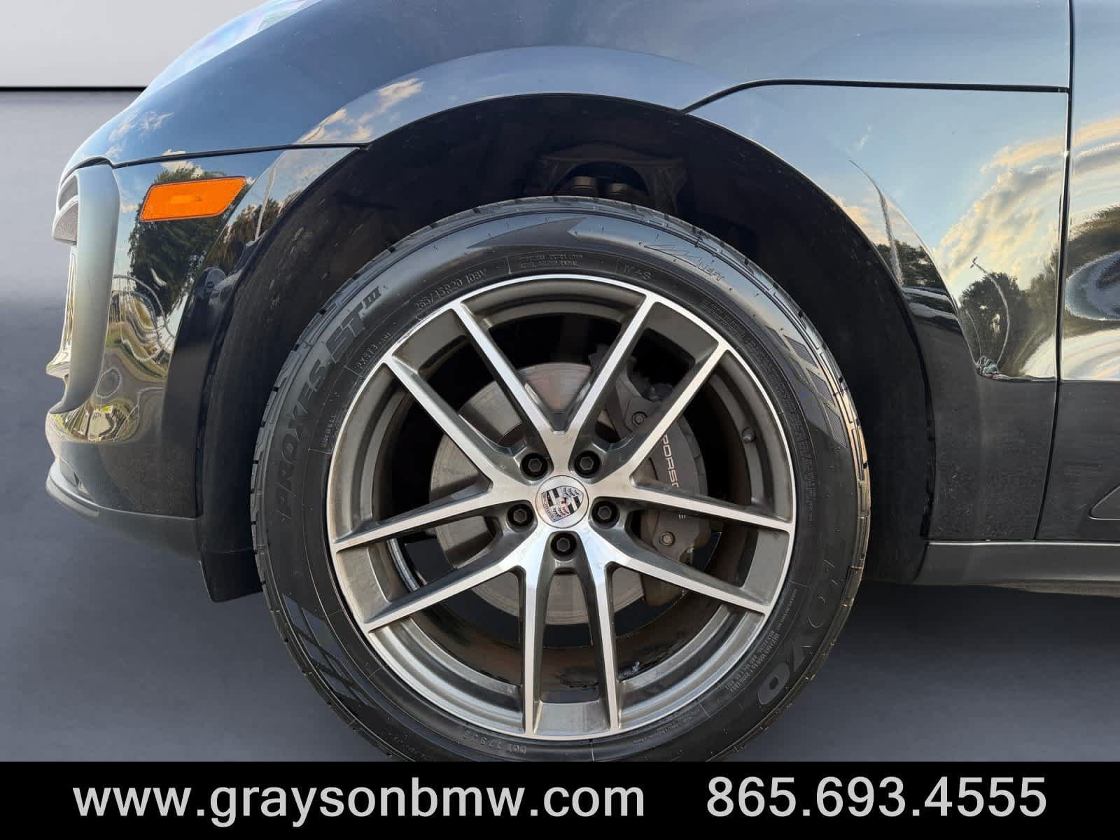 Used 2025 Porsche Macan AWD/4WD image 9
