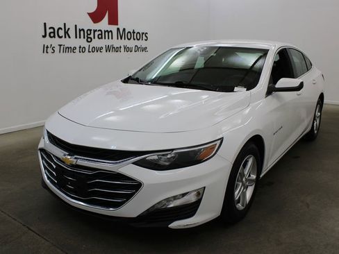 Used 2024 Chevrolet Malibu LT image 2