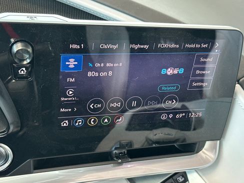 Used 2023 Chevrolet Corvette Stingray w/ Z51 Performance Package image 15