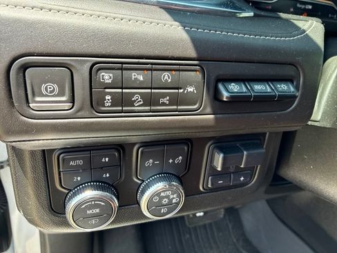 Used 2023 GMC Yukon Denali Ultimate AWD/4WD image 10