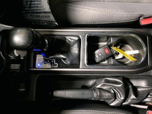 Used 2019 Toyota Tacoma TRD Sport AWD/4WD image 42