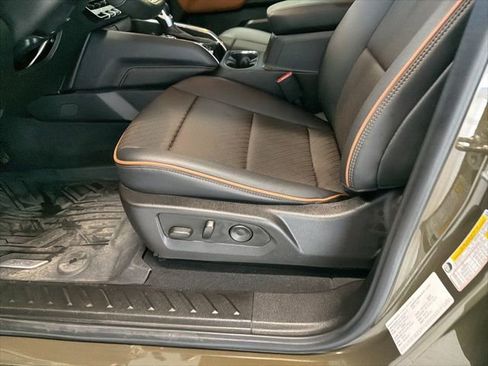 Used 2025 GMC Canyon AT4 w/ AT4 Premium Package image 15